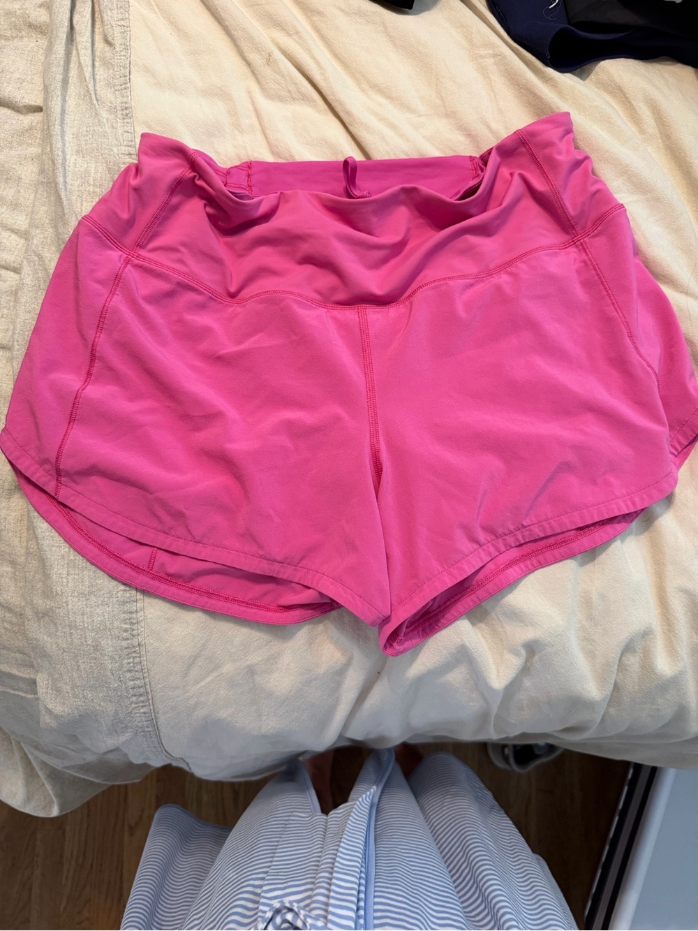 Lululemon hotty hots HR 4 in Sonic Pink